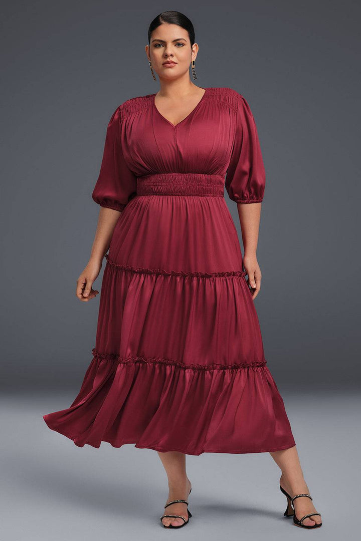 Curveins Plus Size V-ringad Plisserad Enfärgad Maxiklänning 