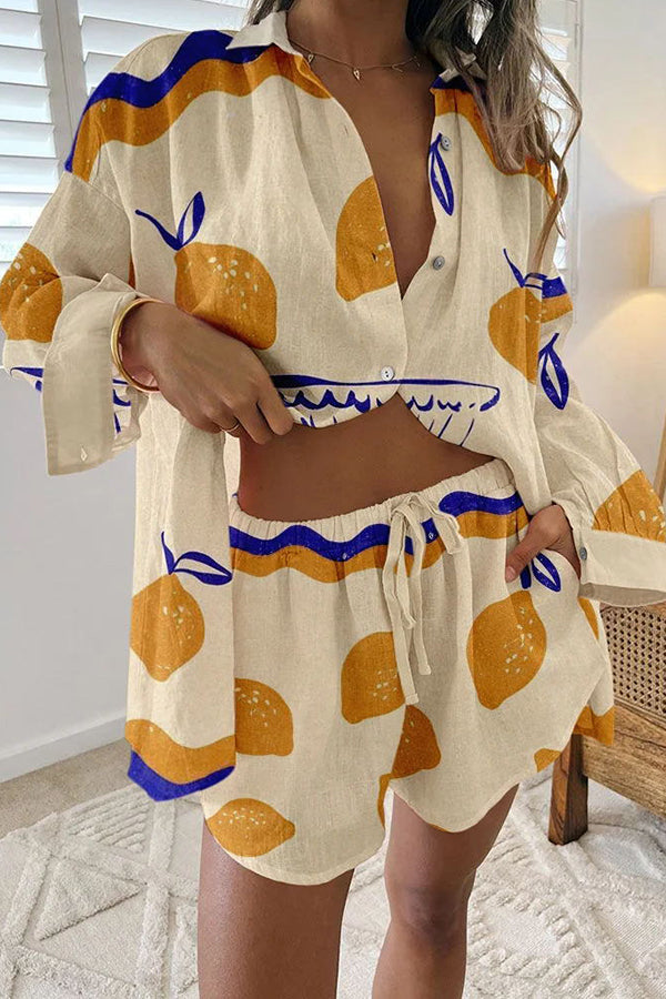 Elegant citronmönstrat set med knappar och snörning och fickor