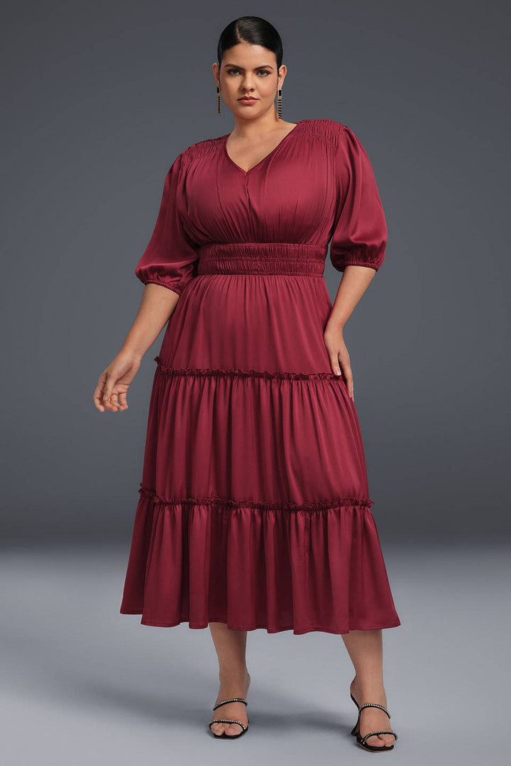 Curveins Plus Size V-ringad Plisserad Enfärgad Maxiklänning 