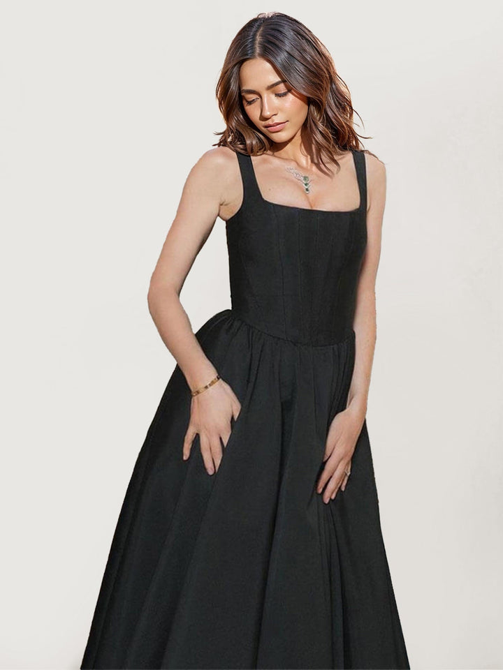 Elegant Axelbandslös Midiklänning i Satin