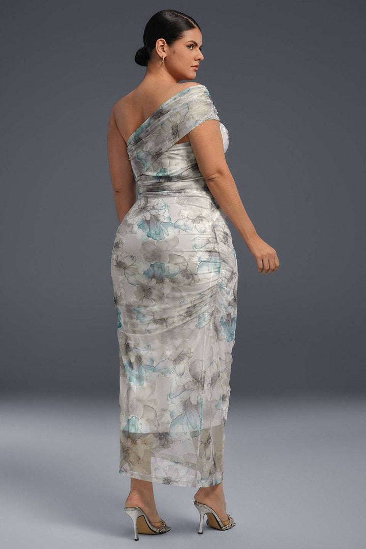 Curveins Plus Size One-Shoulder Blommig Mesh Maxiklänning med Slitsad Fåll 