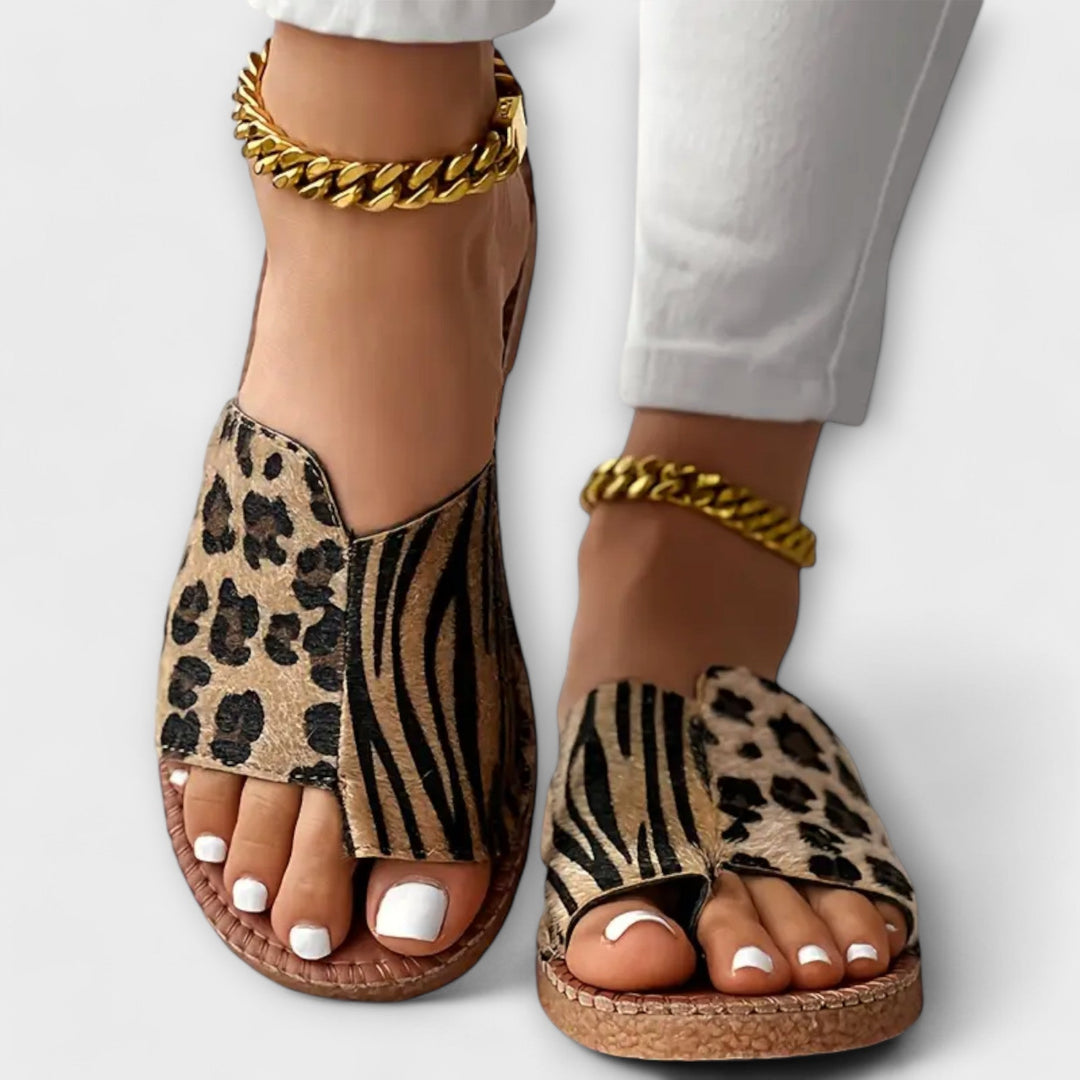 Chique bicolor pantoffels met luipaardprint
