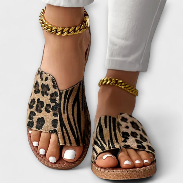 Chique bicolor pantoffels met luipaardprint