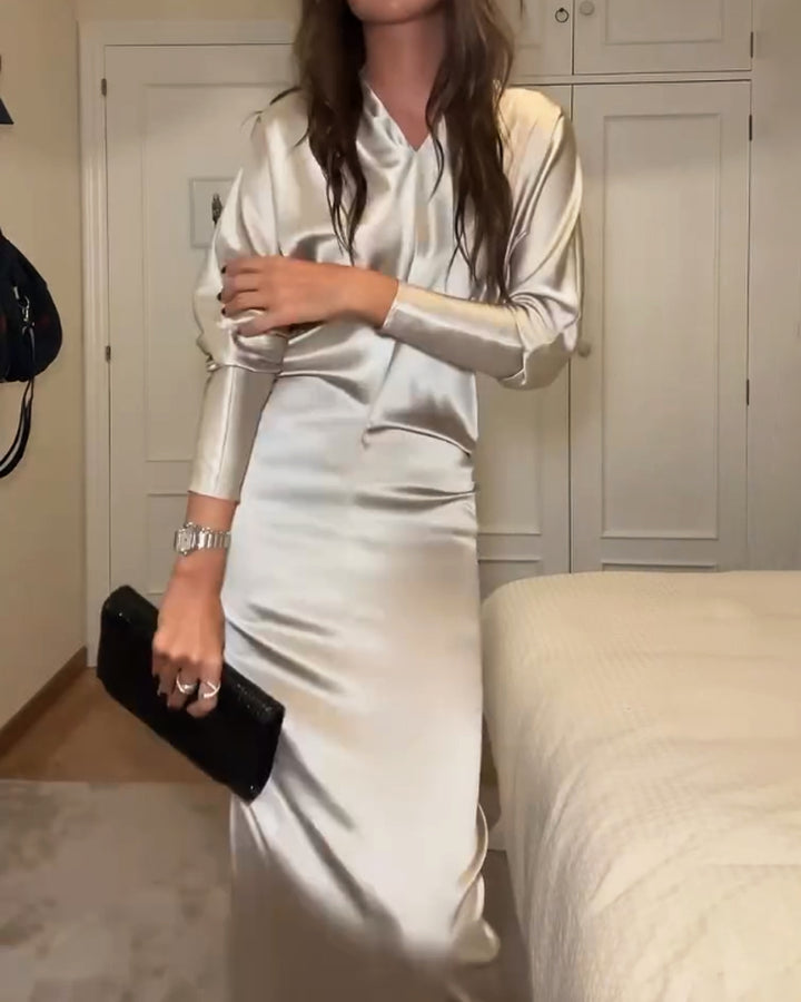 Elegant V-ringad Slitklänning