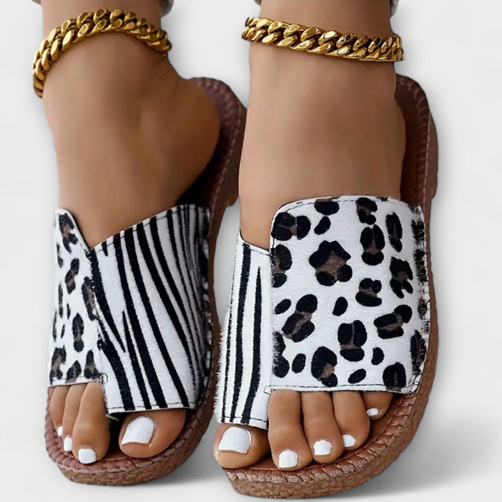 Chique bicolor pantoffels met luipaardprint