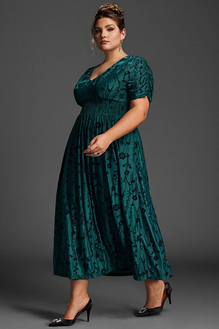Curveins Plus Size Sammets Enfärgad Rynkad Maxiklänning 