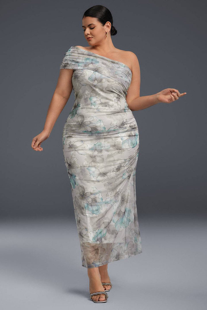 Curveins Plus Size One-Shoulder Blommig Mesh Maxiklänning med Slitsad Fåll 