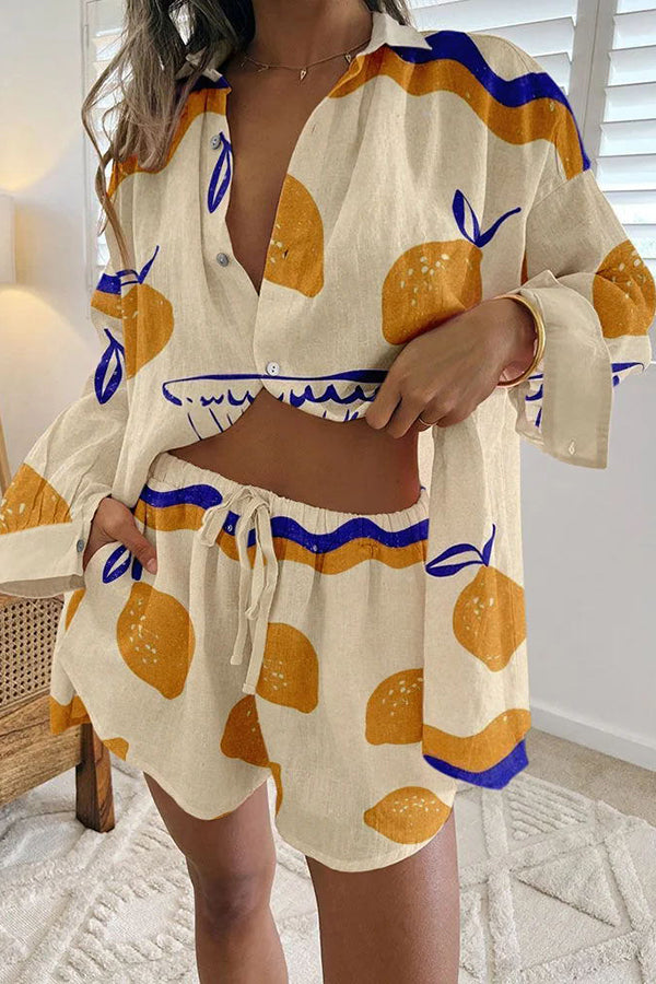 Elegant citronmönstrat set med knappar och snörning och fickor