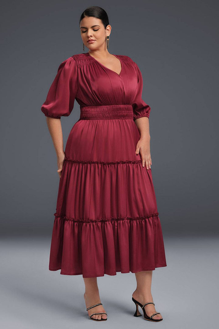 Curveins Plus Size V-ringad Plisserad Enfärgad Maxiklänning 