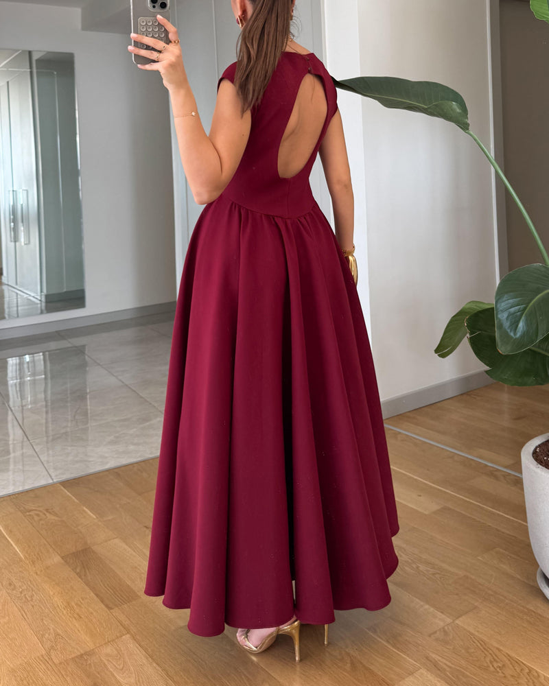 Moderiktig elegant enfärgad klänning