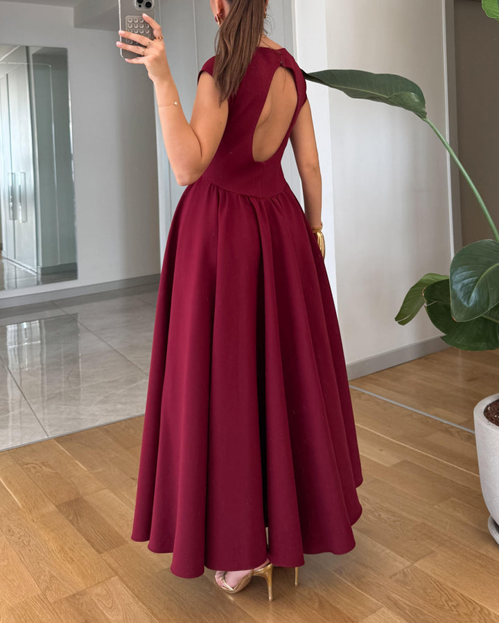 Moderiktig elegant enfärgad klänning