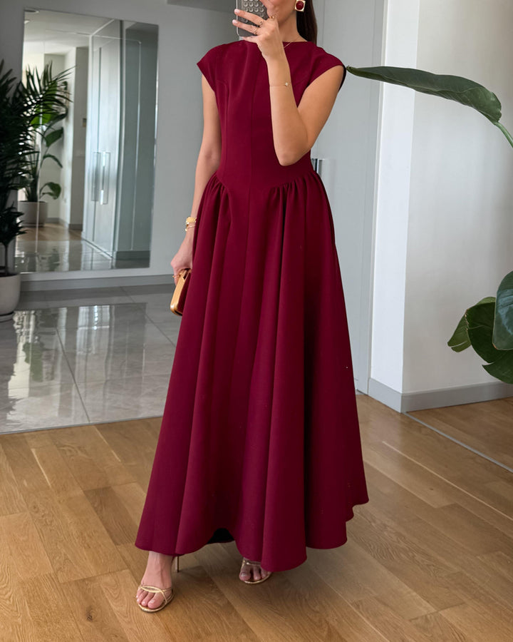 Moderiktig elegant enfärgad klänning