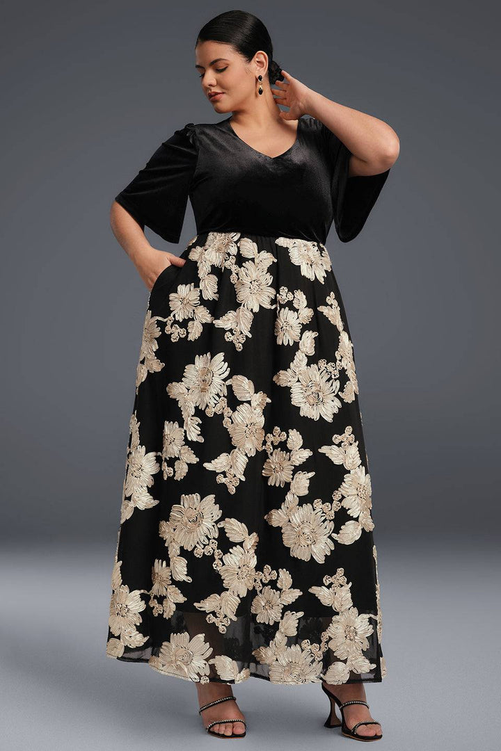 Curveins Plus Size V-ringad blommig broderad plisserad maxiklänning 
