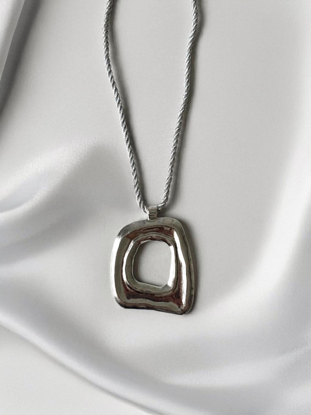PIEN HALSBAND SILVER