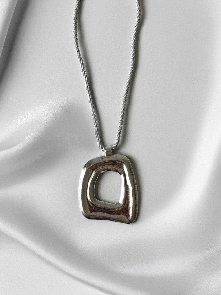PIEN HALSBAND SILVER
