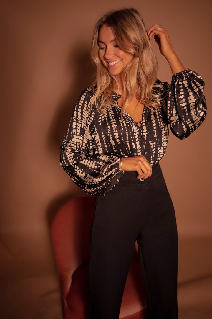 Svart och taupe prickig Thiam-blus 