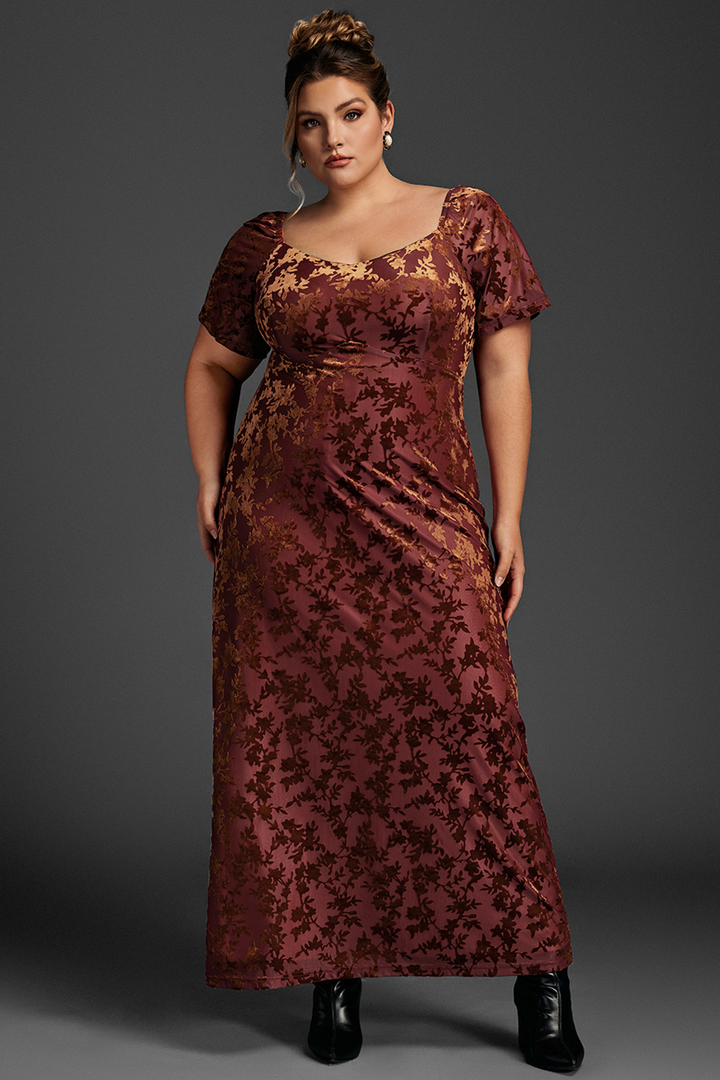 Curveins Plus Size Sammetsklänning med Volangärm 