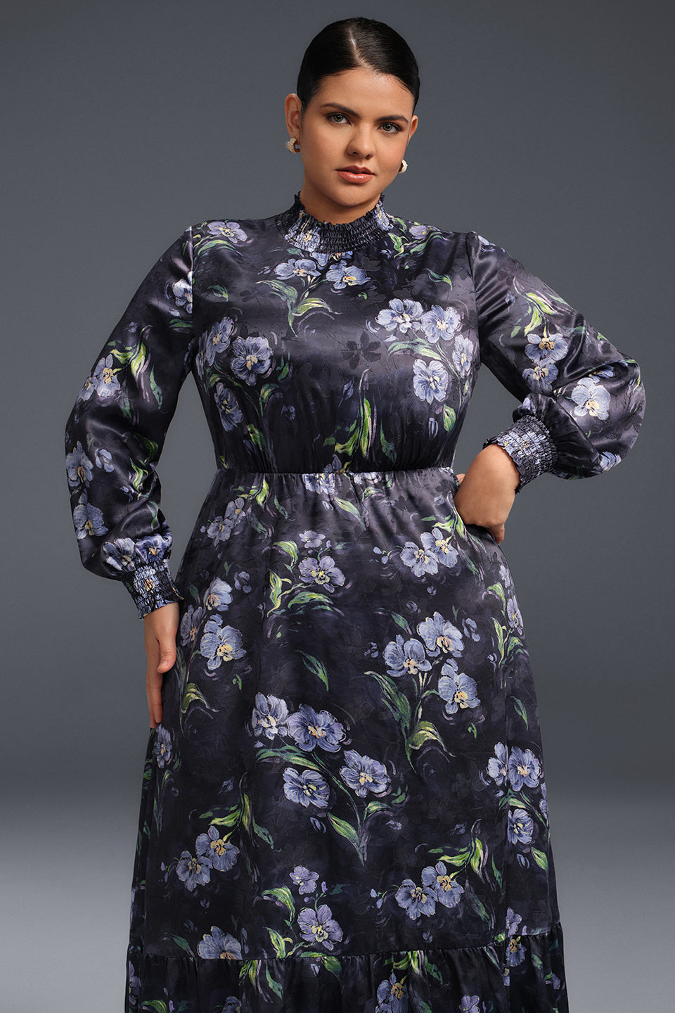 Curveins Plus Size Långärmad Volangklänning med Blommigt Tryck 